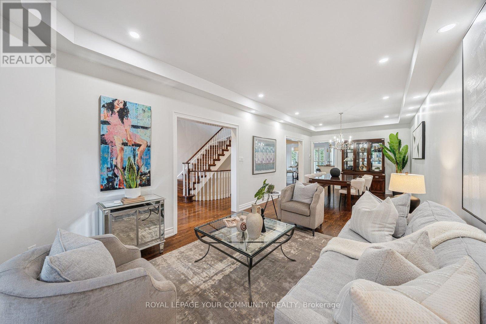 












92 MULHOLLAND DRIVE

,
Vaughan,




Ontario
L4J7T8

