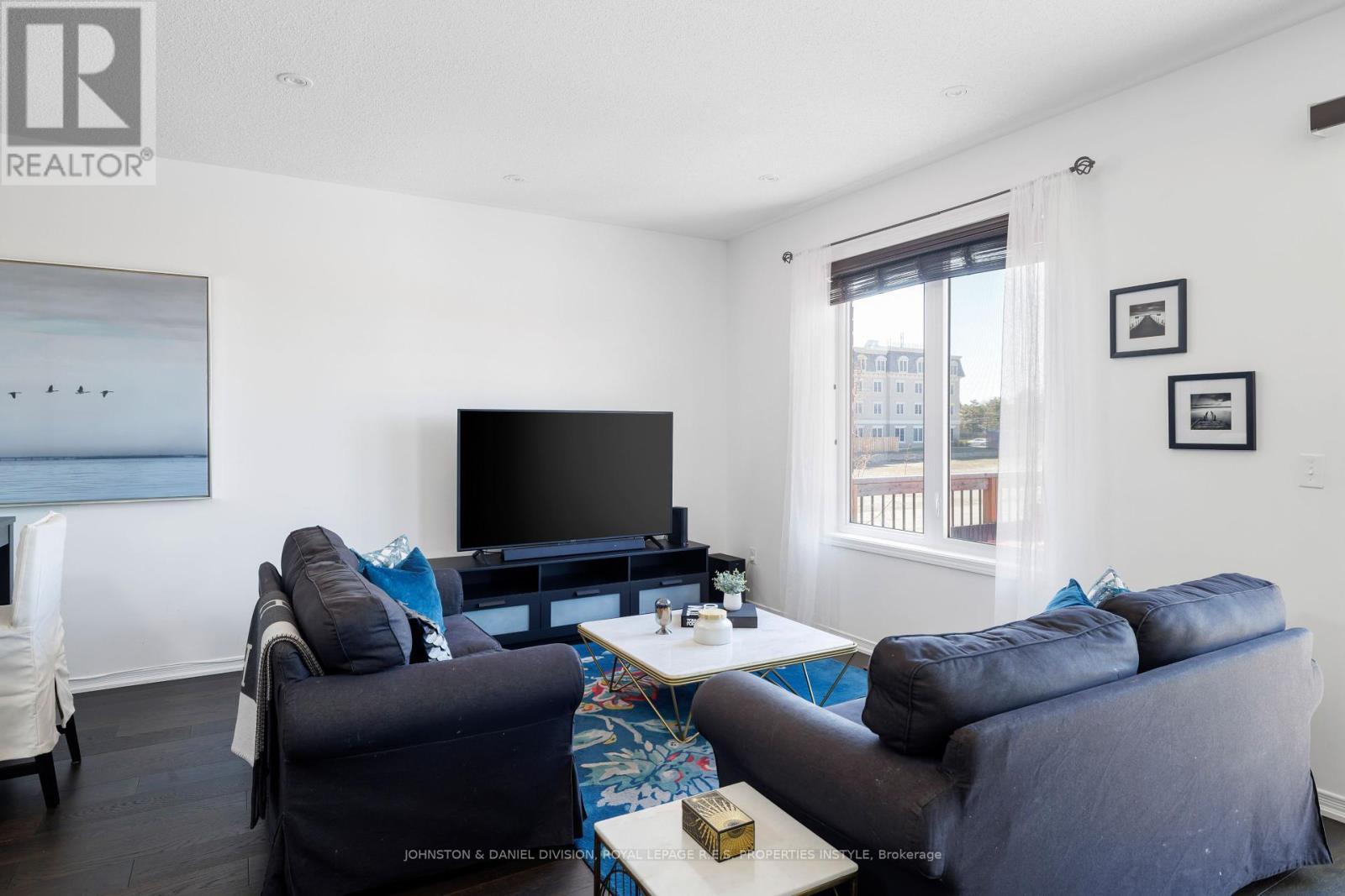 












33 - 651 FARMSTEAD DRIVE

,
Milton,




Ontario
L9T7W2


