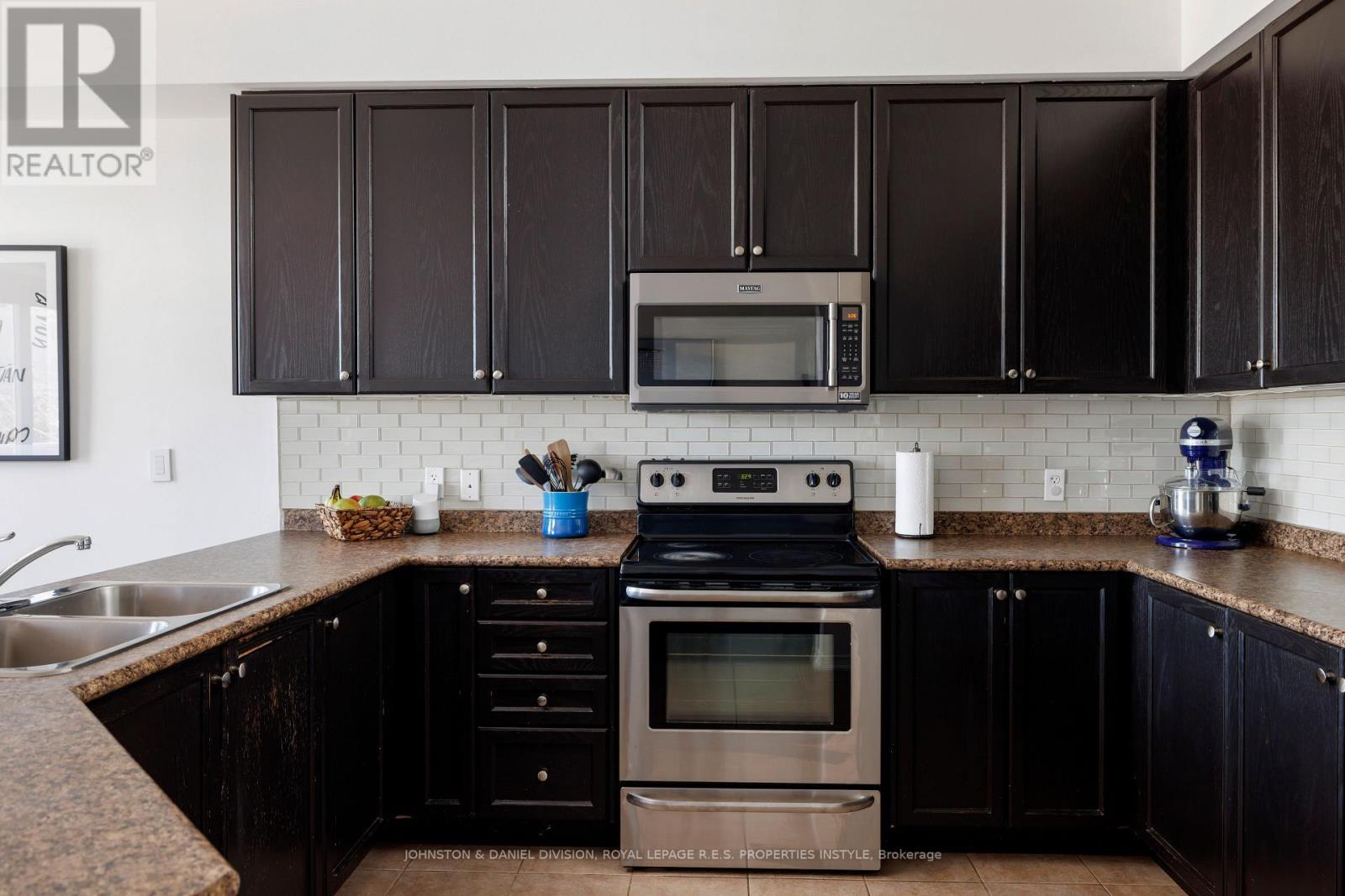 












33 - 651 FARMSTEAD DRIVE

,
Milton,




Ontario
L9T7W2

