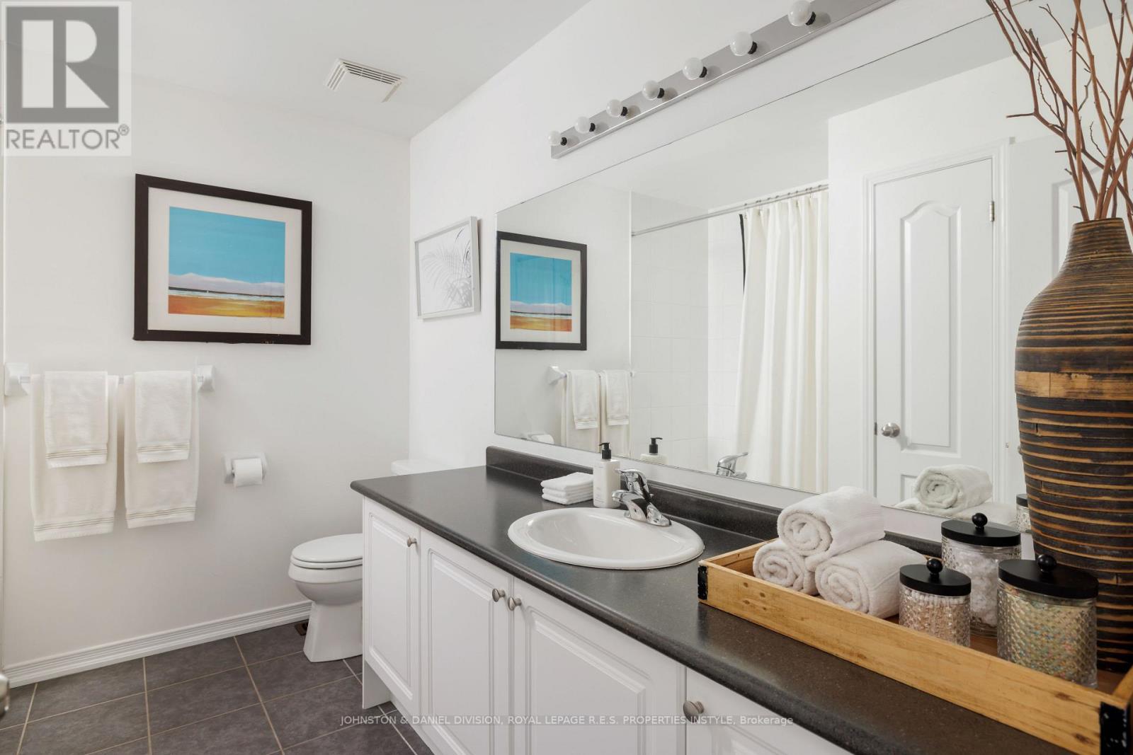 












33 - 651 FARMSTEAD DRIVE

,
Milton,




Ontario
L9T7W2

