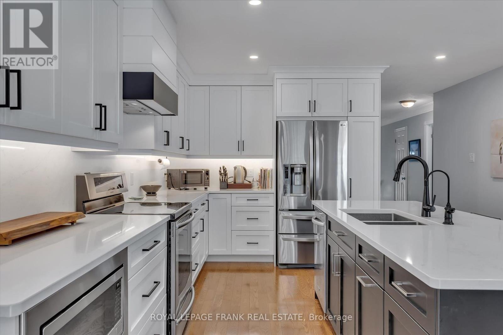 












1542 IRELAND DRIVE

,
Peterborough (Monaghan Ward 2),




Ontario
K9K2T2

