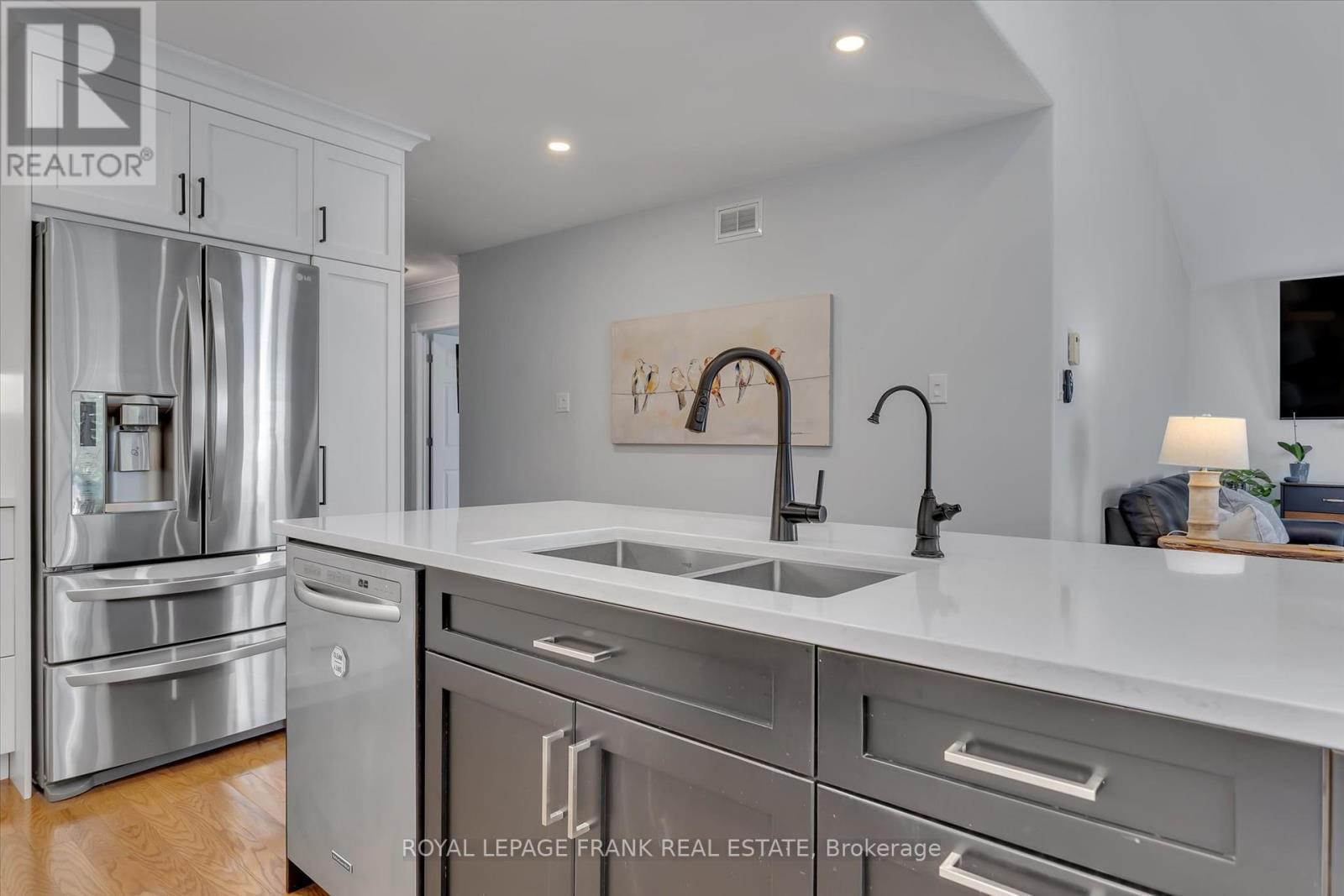 












1542 IRELAND DRIVE

,
Peterborough (Monaghan Ward 2),




Ontario
K9K2T2

