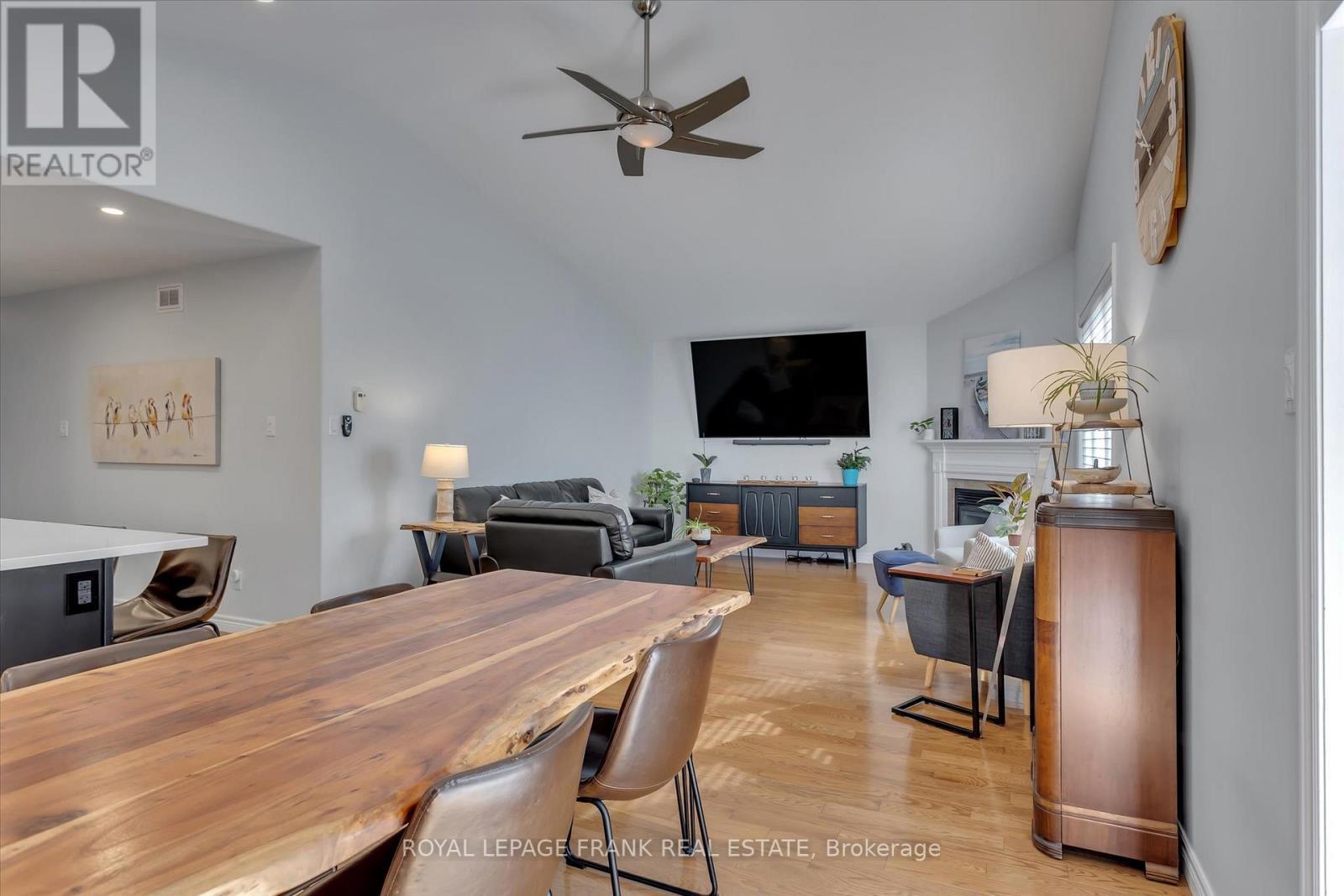 












1542 IRELAND DRIVE

,
Peterborough (Monaghan Ward 2),




Ontario
K9K2T2


