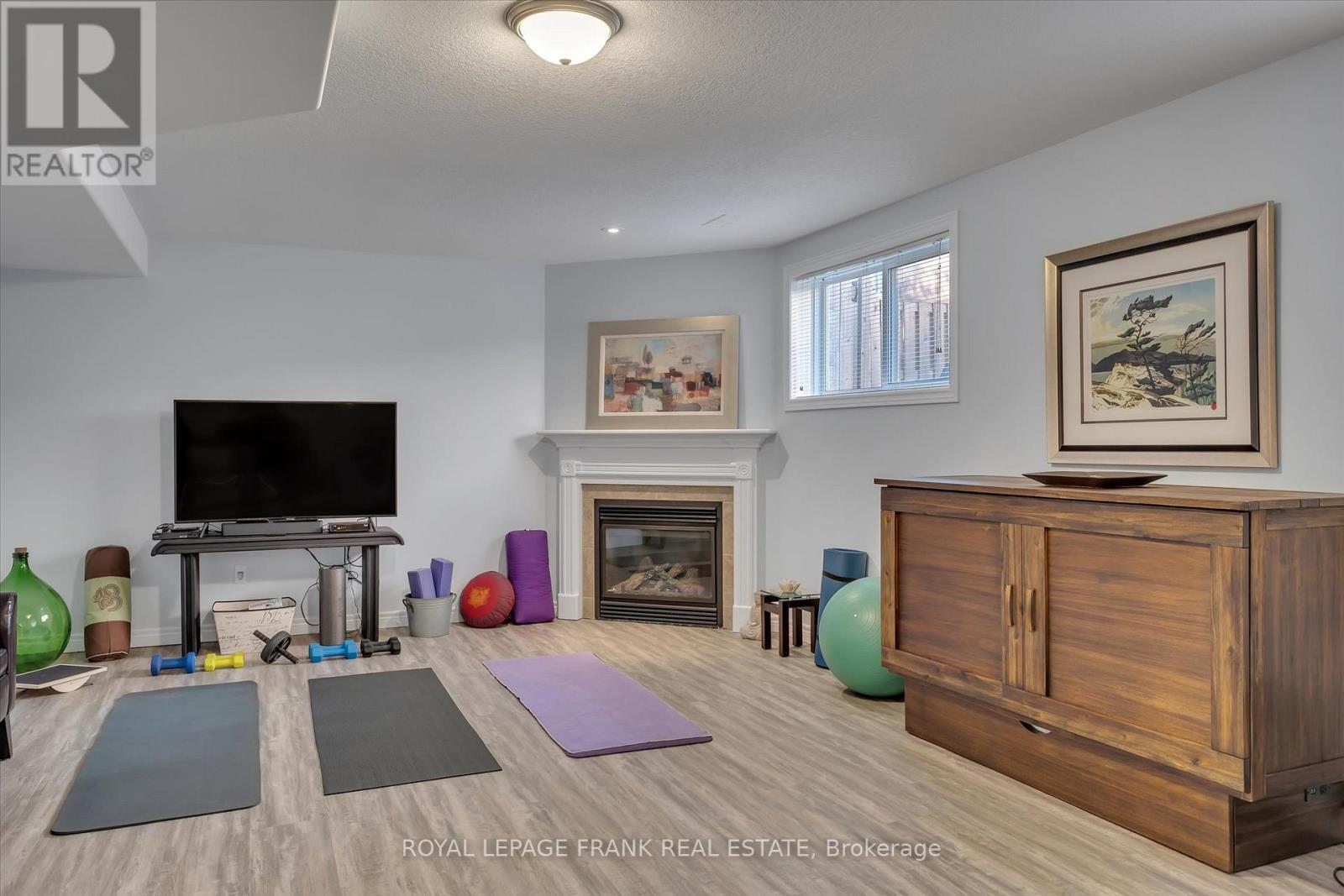 












1542 IRELAND DRIVE

,
Peterborough (Monaghan Ward 2),




Ontario
K9K2T2

