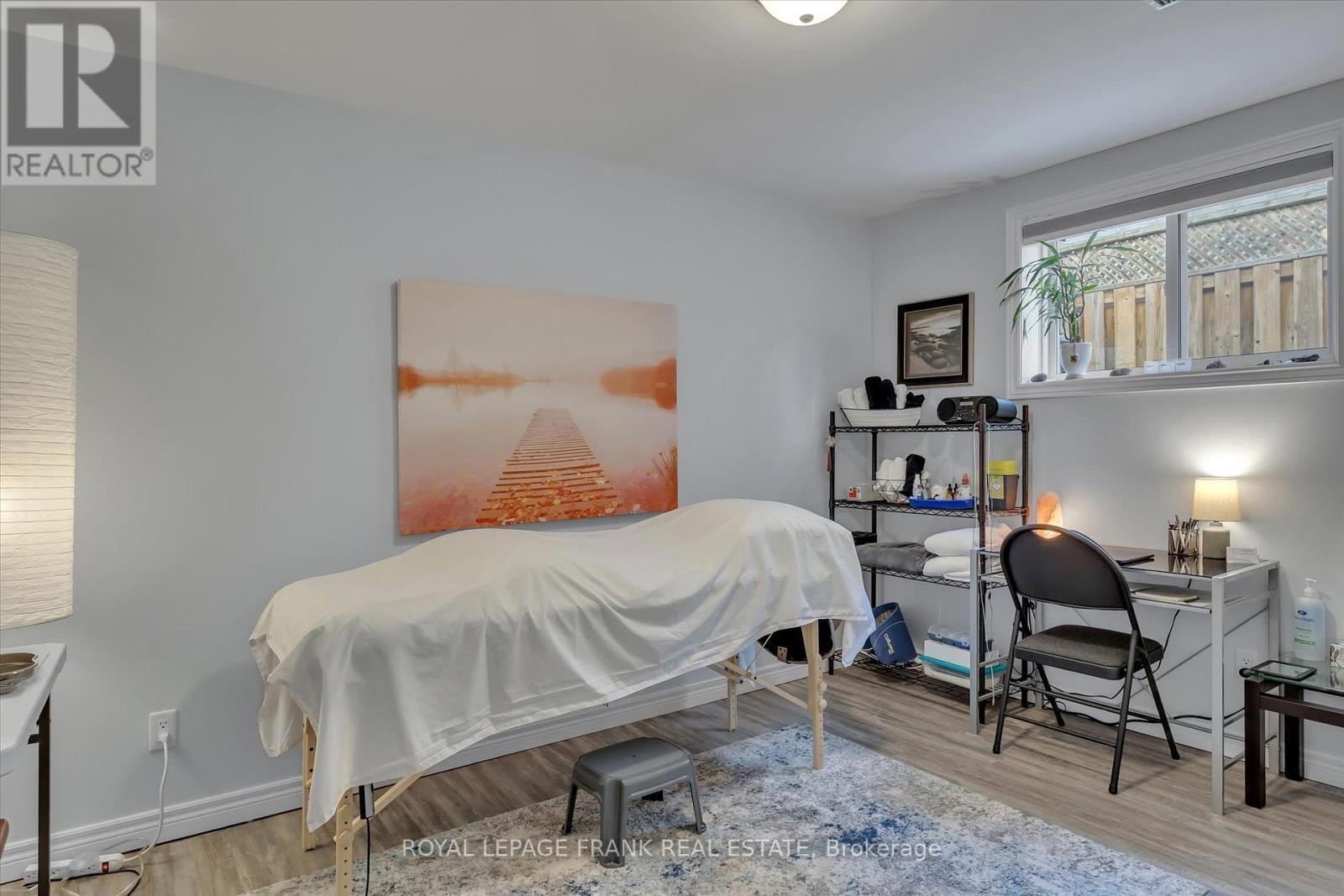 












1542 IRELAND DRIVE

,
Peterborough (Monaghan Ward 2),




Ontario
K9K2T2

