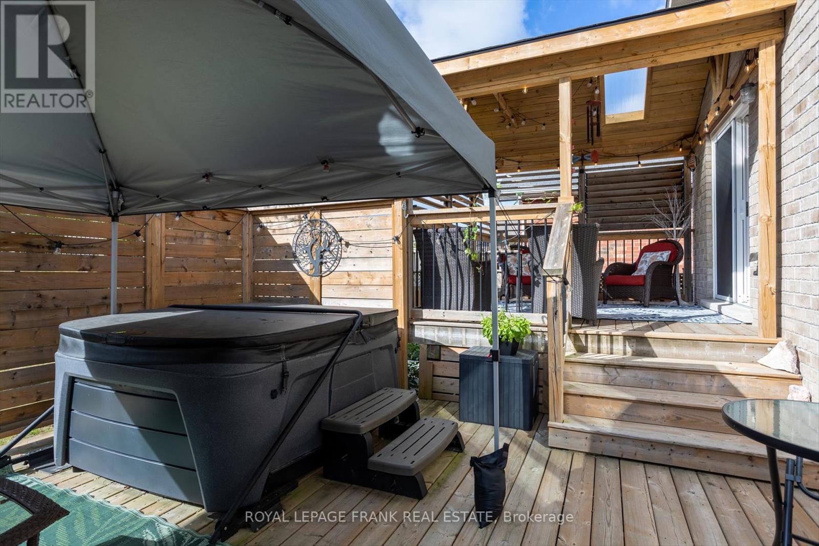 












1542 IRELAND DRIVE

,
Peterborough (Monaghan Ward 2),




Ontario
K9K2T2

