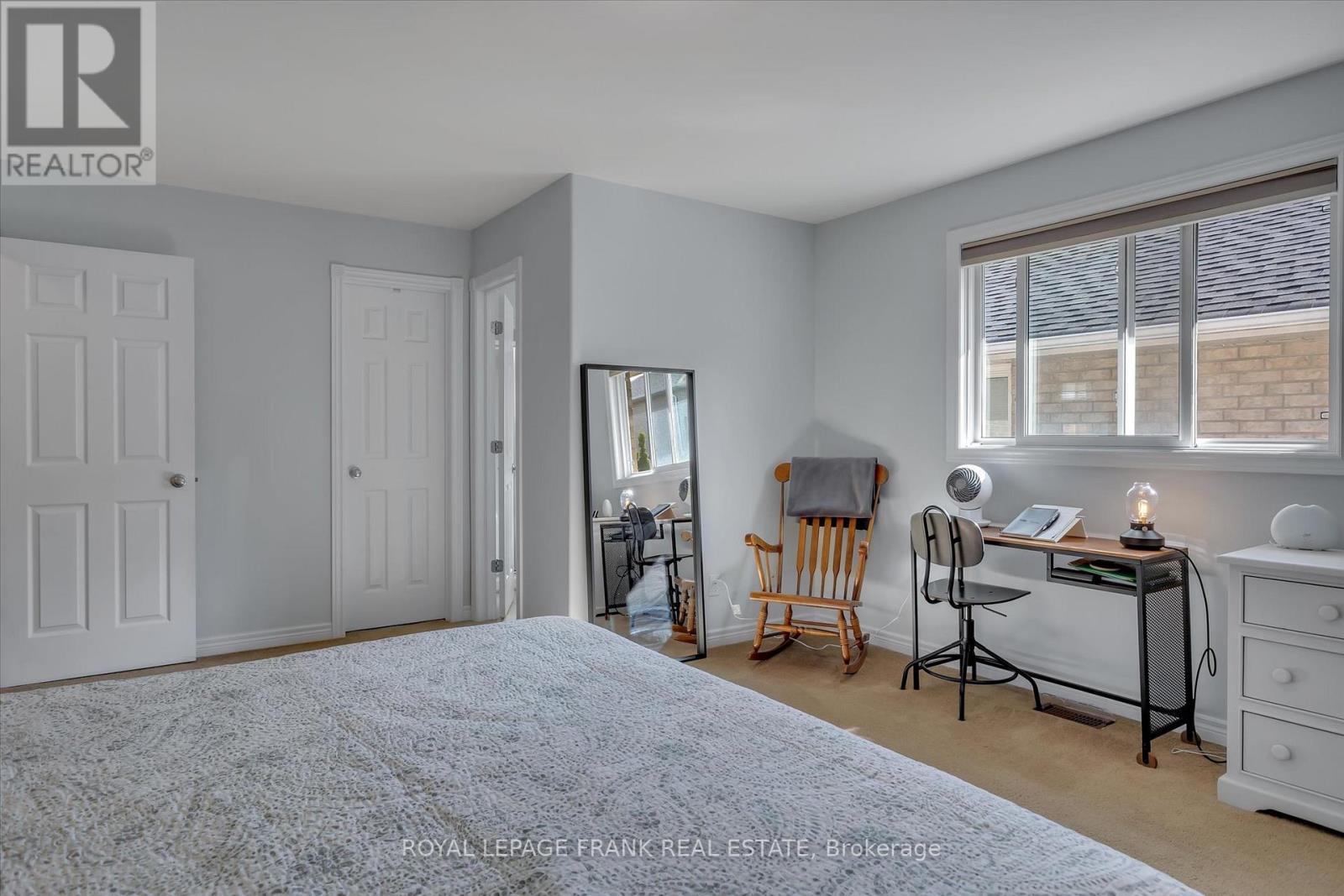 












1542 IRELAND DRIVE

,
Peterborough (Monaghan Ward 2),




Ontario
K9K2T2


