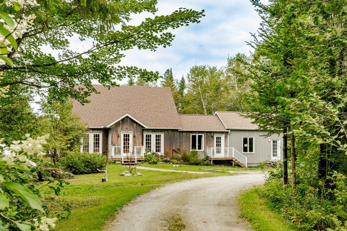 









998


Rue Principale

,
Lawrenceville,




QC
J0E1W0

