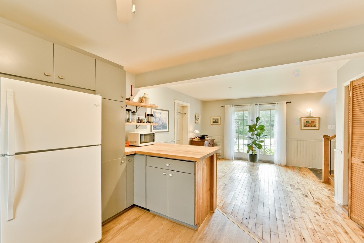 









998


Rue Principale

,
Lawrenceville,




QC
J0E1W0

