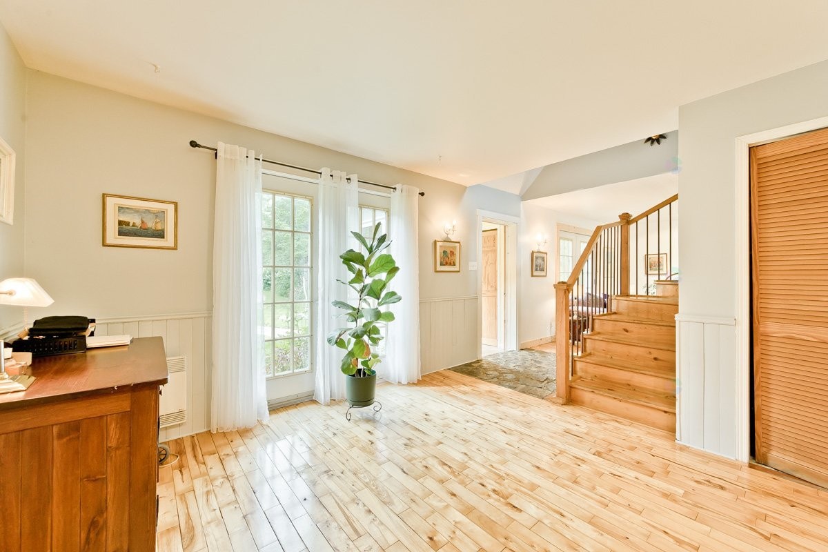 









998


Rue Principale

,
Lawrenceville,




QC
J0E1W0

