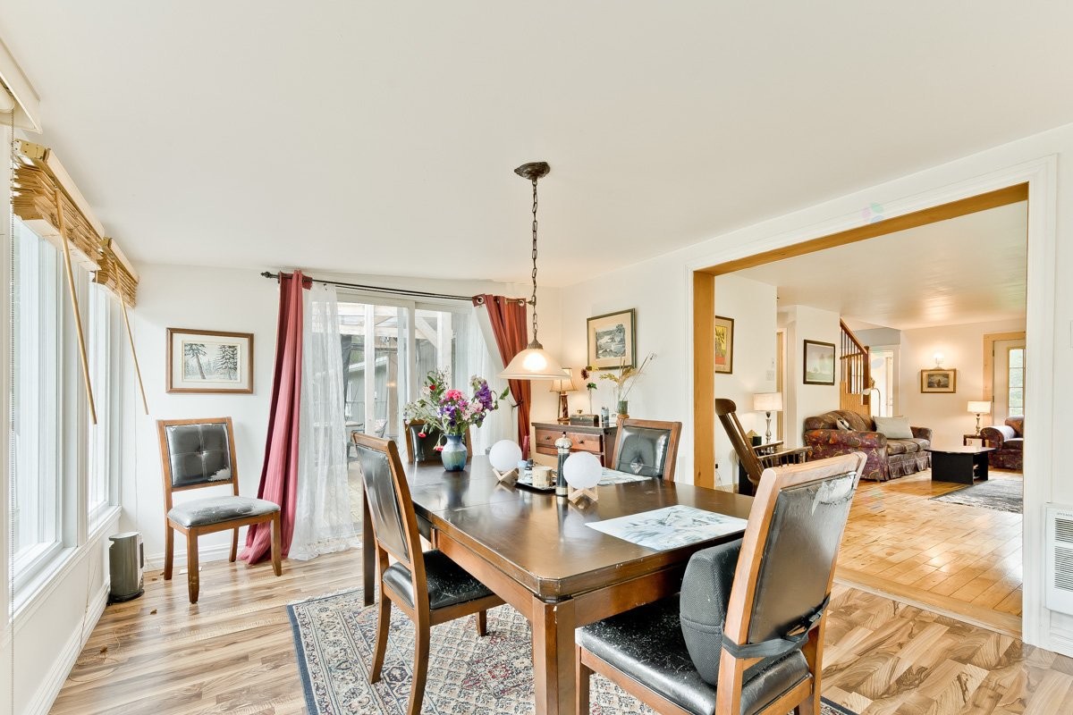 









998


Rue Principale

,
Lawrenceville,




QC
J0E1W0

