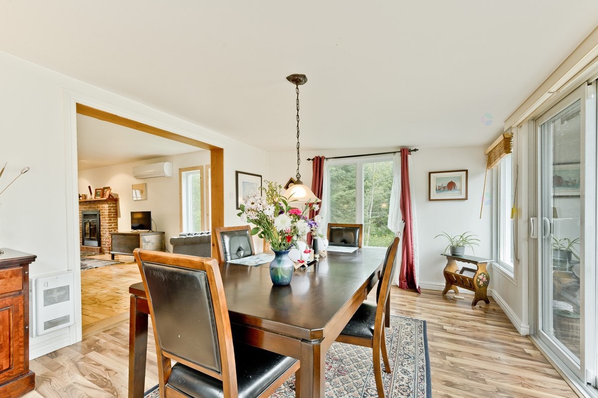 









998


Rue Principale

,
Lawrenceville,




QC
J0E1W0

