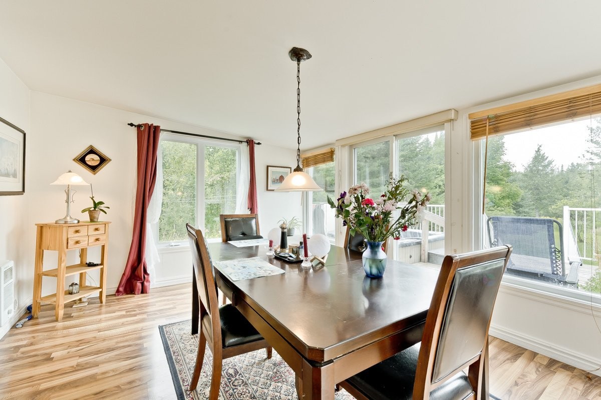 









998


Rue Principale

,
Lawrenceville,




QC
J0E1W0

