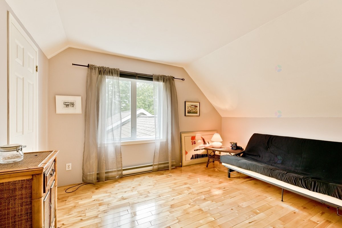 









998


Rue Principale

,
Lawrenceville,




QC
J0E1W0

