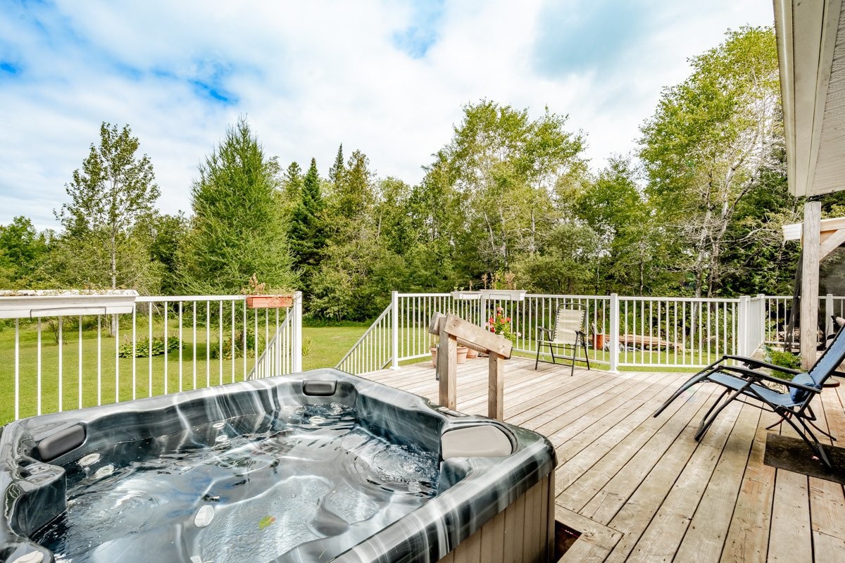 









998


Rue Principale

,
Lawrenceville,




QC
J0E1W0

