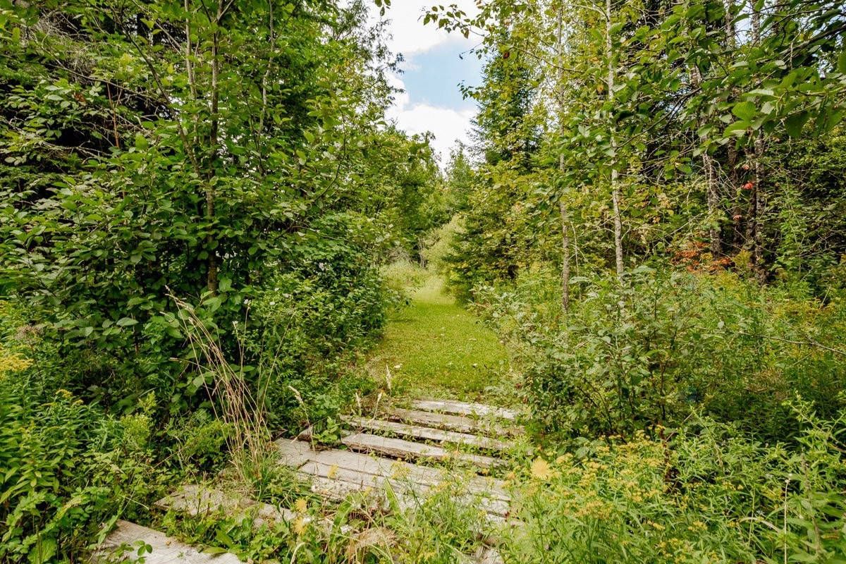 









998


Rue Principale

,
Lawrenceville,




QC
J0E1W0

