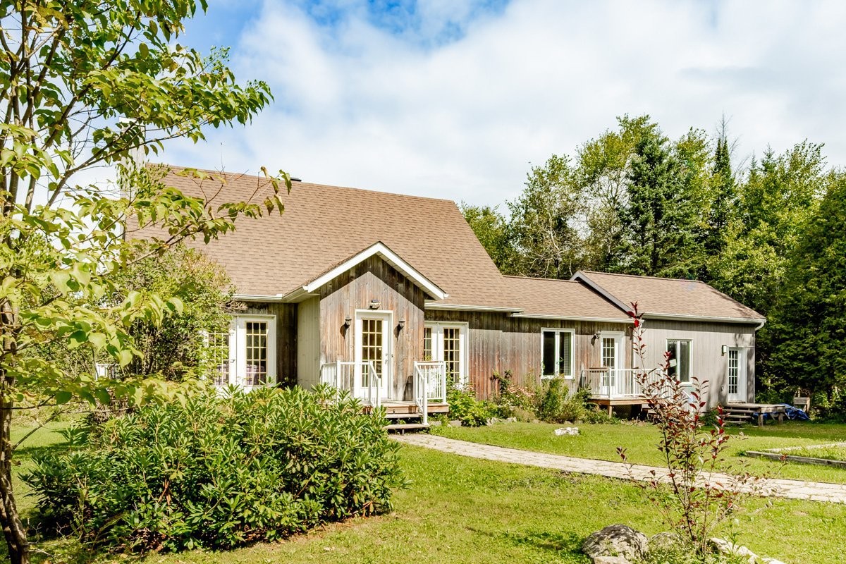 









998


Rue Principale

,
Lawrenceville,




QC
J0E1W0

