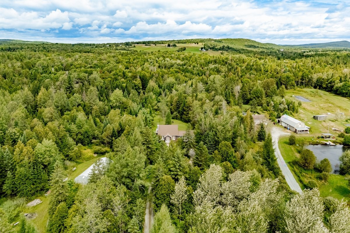 









998


Rue Principale

,
Lawrenceville,




QC
J0E1W0

