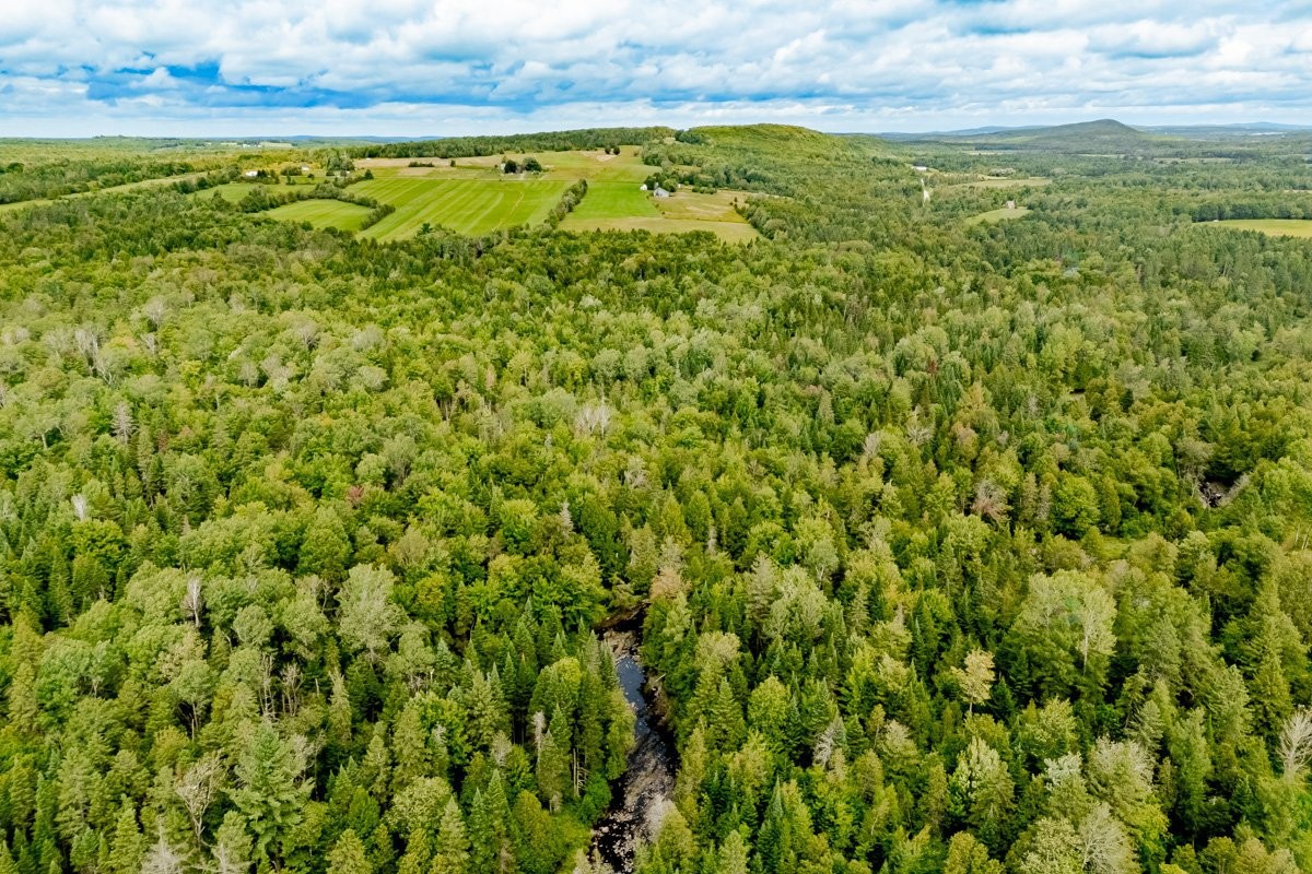 









998


Rue Principale

,
Lawrenceville,




QC
J0E1W0

