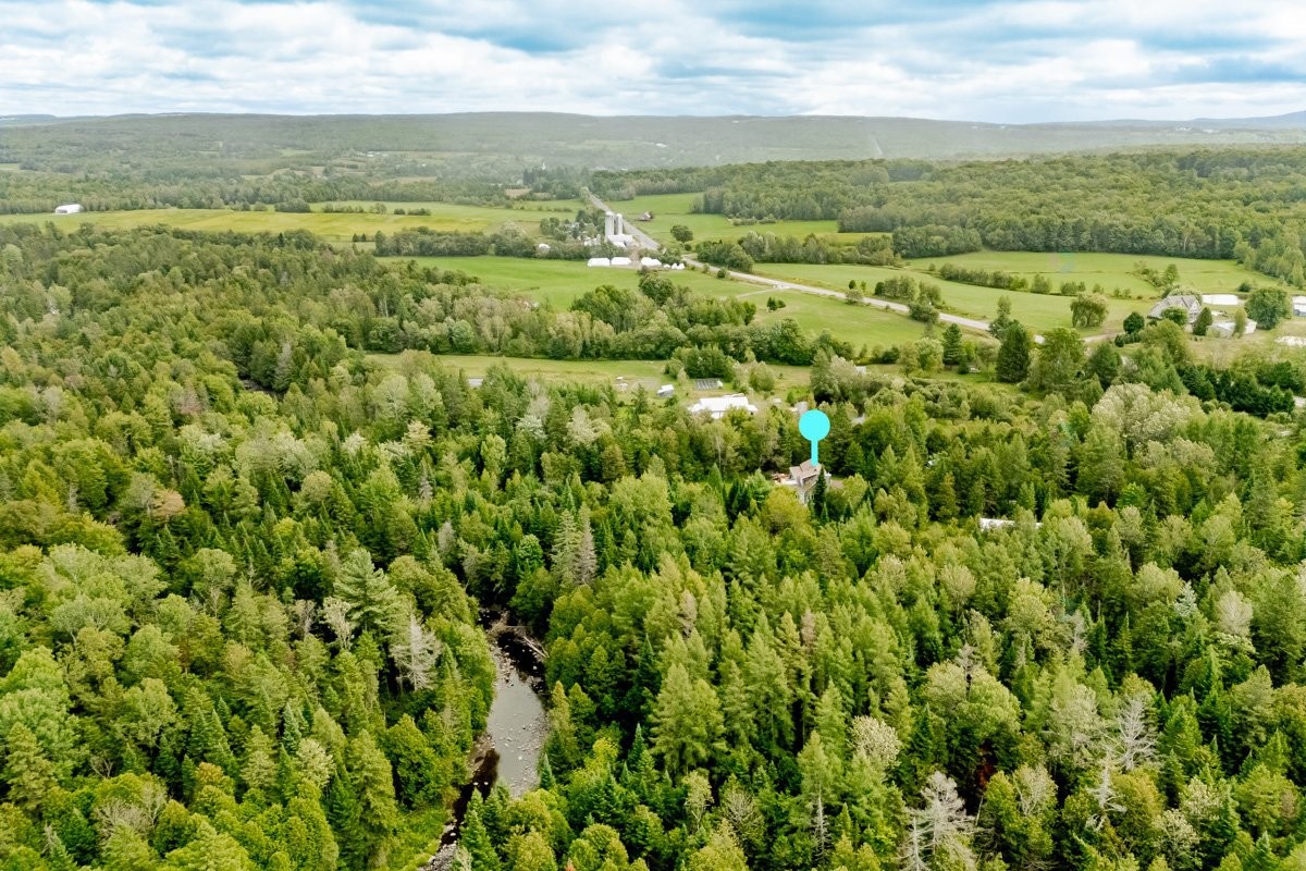 









998


Rue Principale

,
Lawrenceville,




QC
J0E1W0

