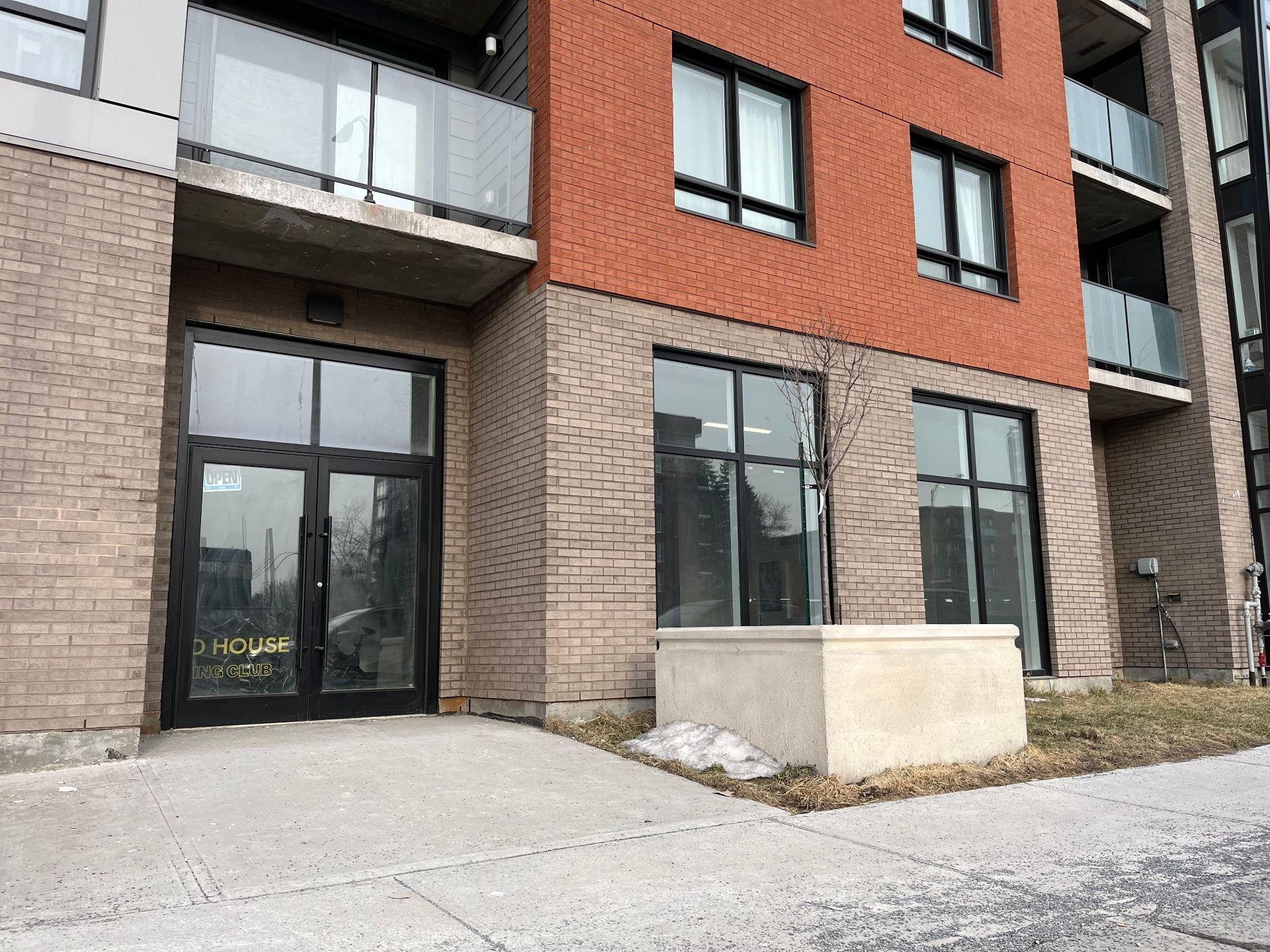 









6407


Boul. Décarie

,
Montréal (Côte-des-Neiges/Notre-Dame-de-Grâce),




QC
H3W3E1

