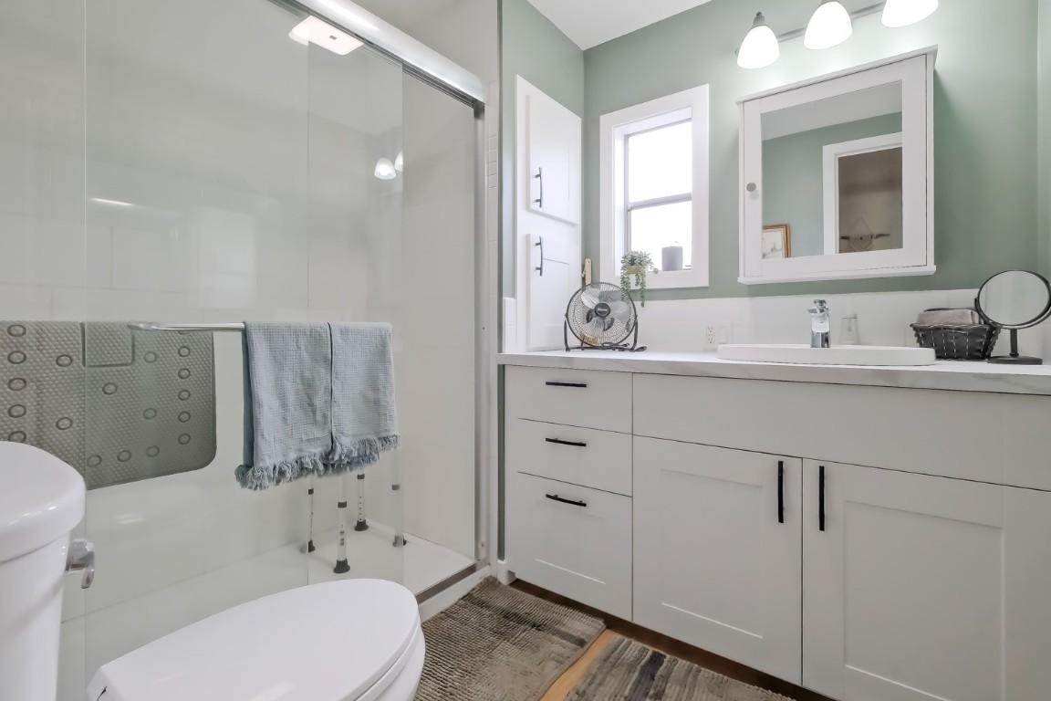 









720


Commonwealth

Road, 47,
Kelowna,




BC
V4V 1R6

