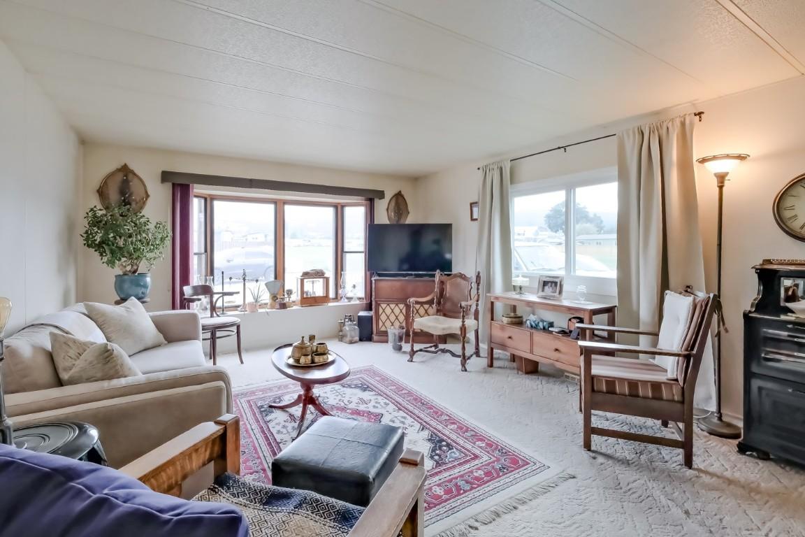 









720


Commonwealth

Road, 47,
Kelowna,




BC
V4V 1R6

