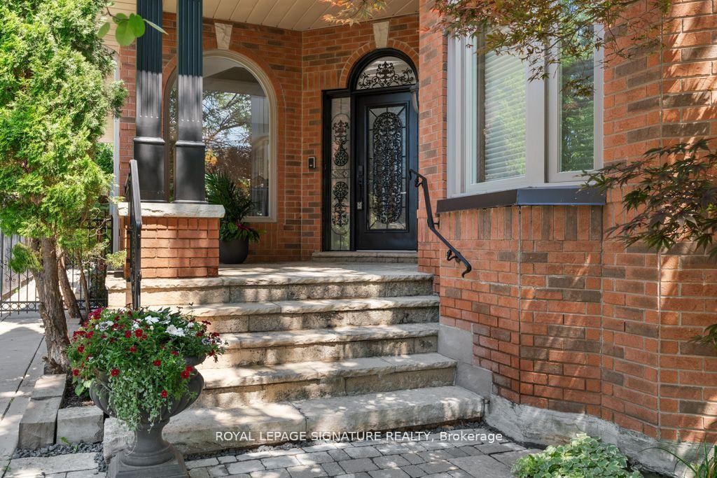 









95


Shaftsbury

Avenue,
Richmond Hill,




ON
L4C 0G4


