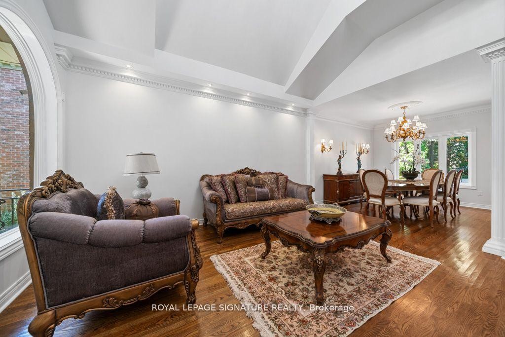 









95


Shaftsbury

Avenue,
Richmond Hill,




ON
L4C 0G4

