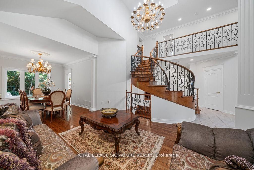 









95


Shaftsbury

Avenue,
Richmond Hill,




ON
L4C 0G4

