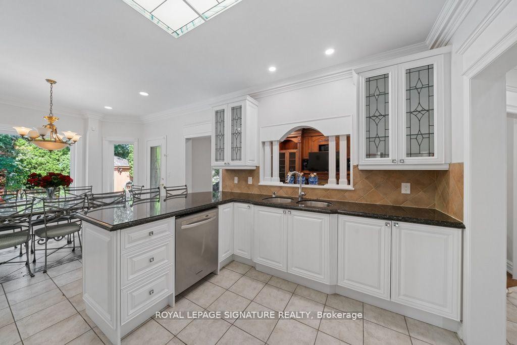 









95


Shaftsbury

Avenue,
Richmond Hill,




ON
L4C 0G4

