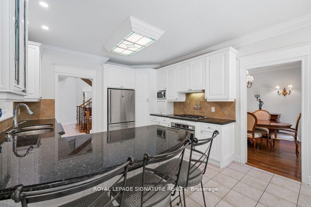 









95


Shaftsbury

Avenue,
Richmond Hill,




ON
L4C 0G4

