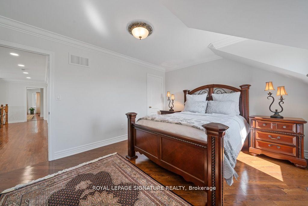









95


Shaftsbury

Avenue,
Richmond Hill,




ON
L4C 0G4


