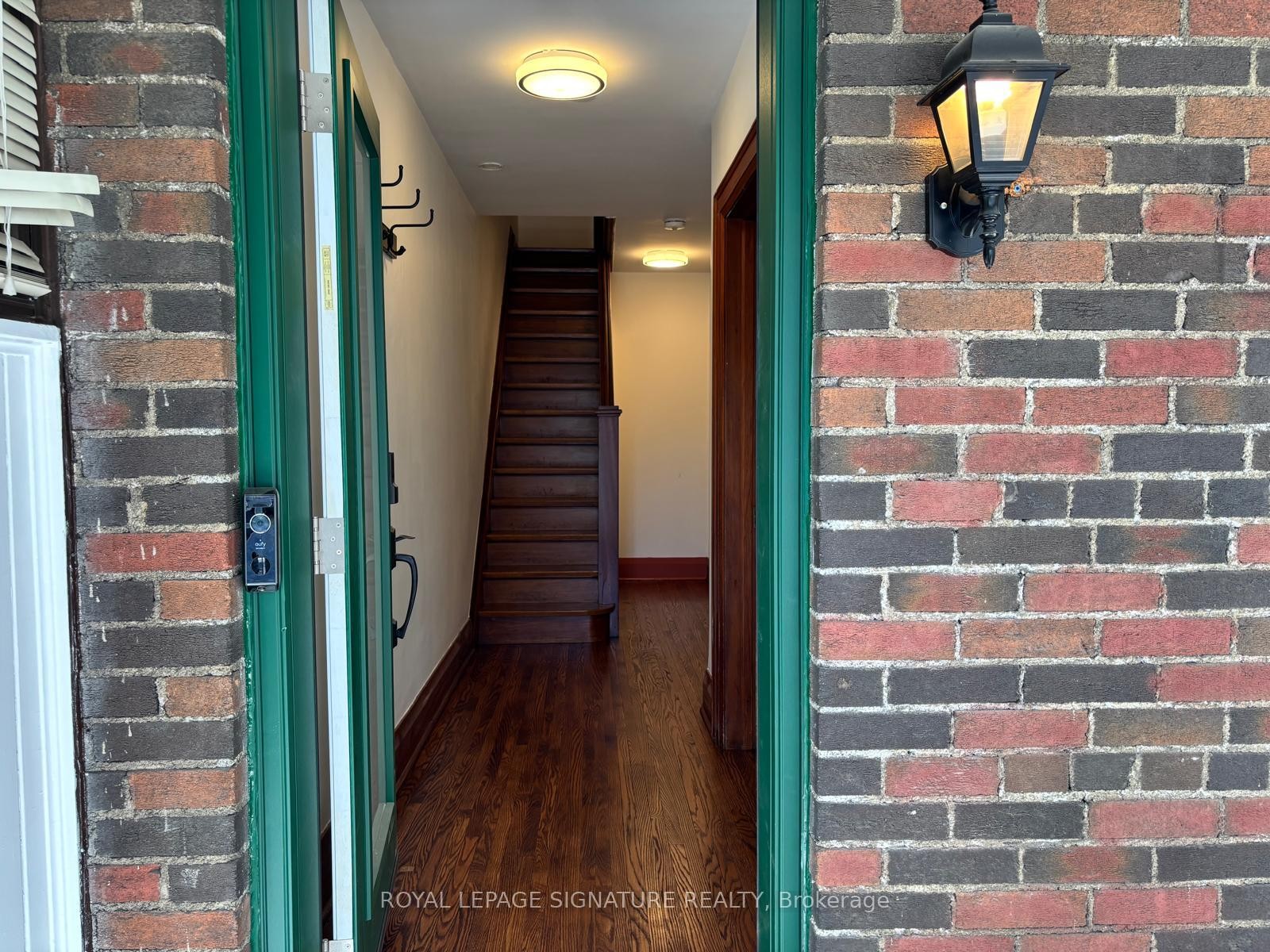 









524


Eglinton

Avenue East,
Toronto,




ON
M4P 1N6

