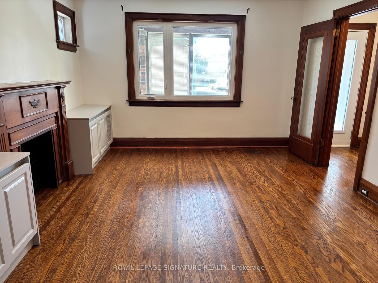 









524


Eglinton

Avenue East,
Toronto,




ON
M4P 1N6

