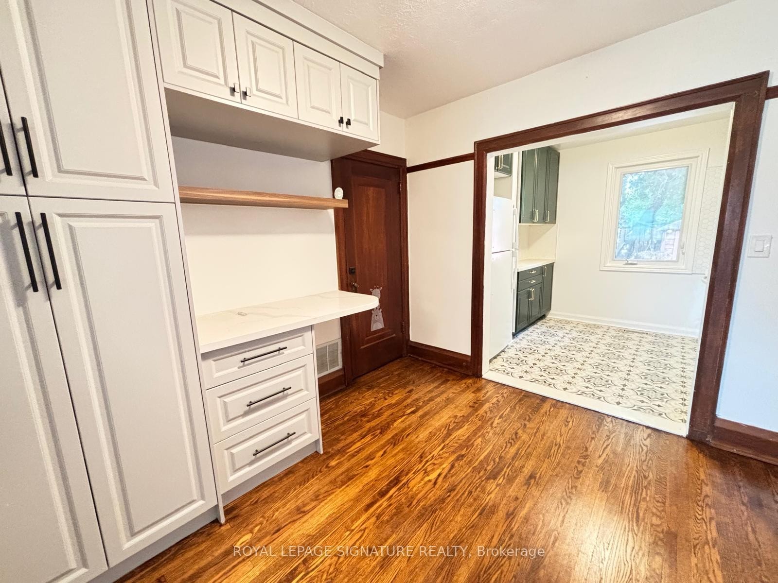 









524


Eglinton

Avenue East,
Toronto,




ON
M4P 1N6

