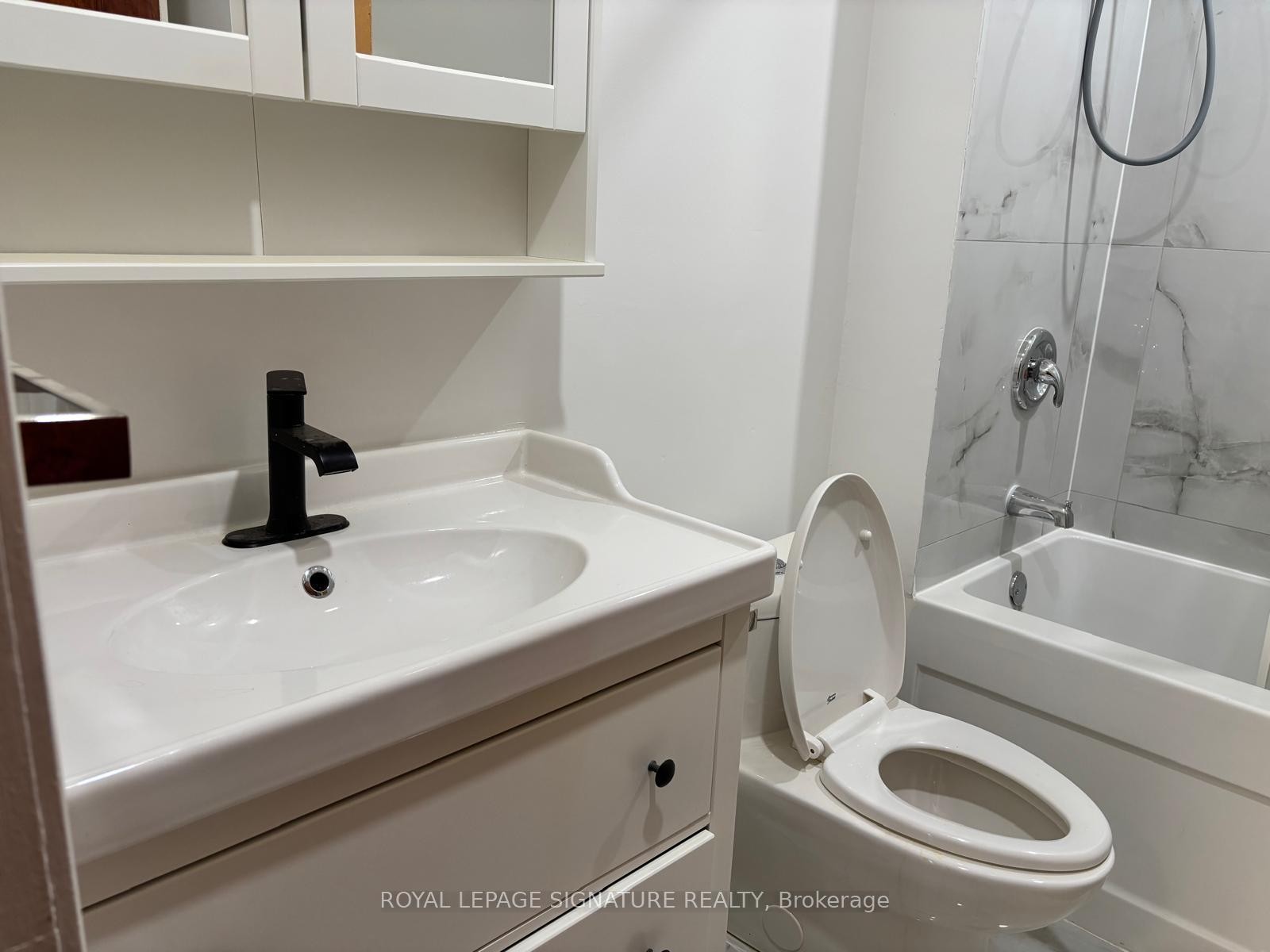 









524


Eglinton

Avenue East,
Toronto,




ON
M4P 1N6

