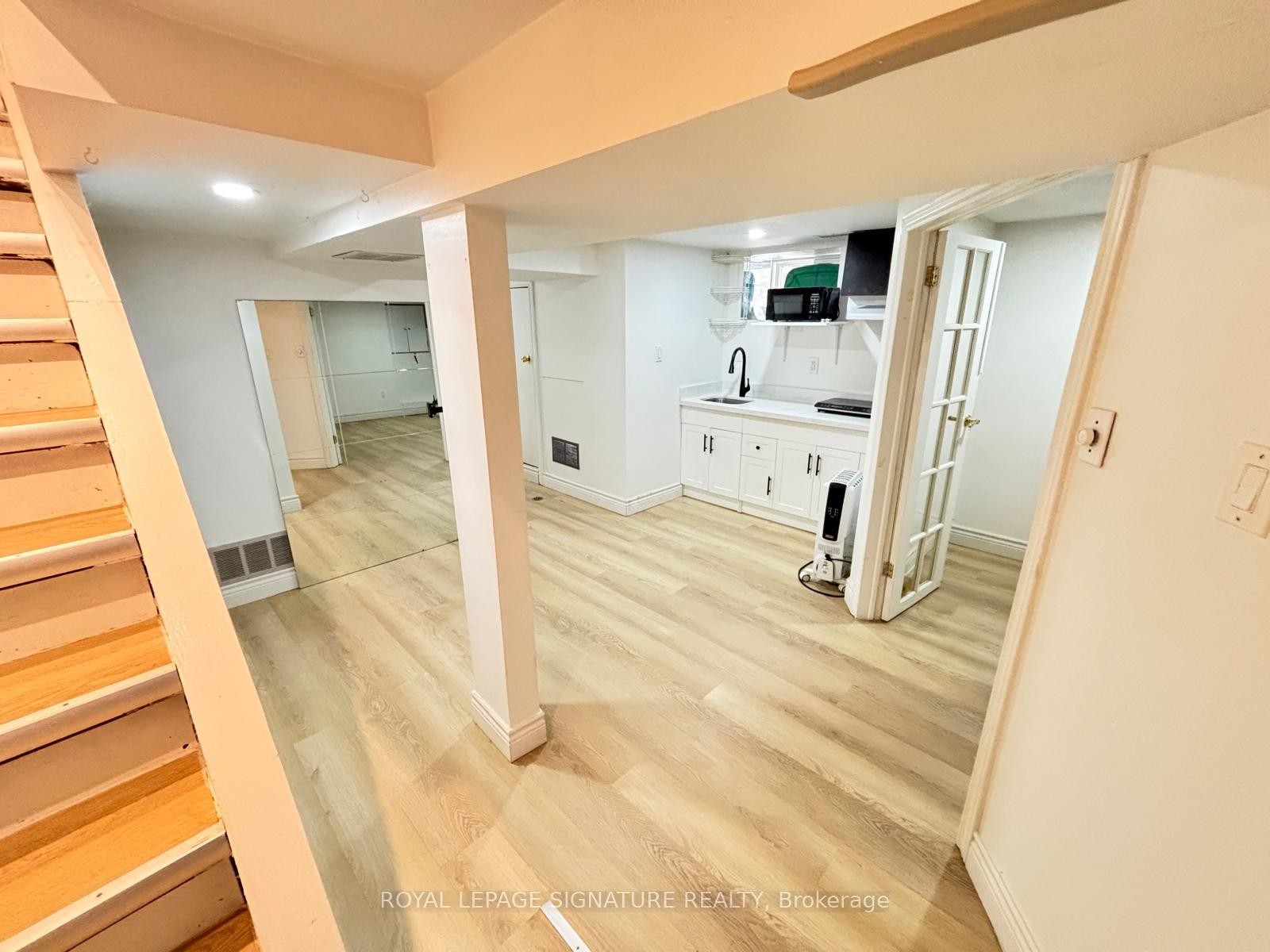 









524


Eglinton

Avenue East,
Toronto,




ON
M4P 1N6

