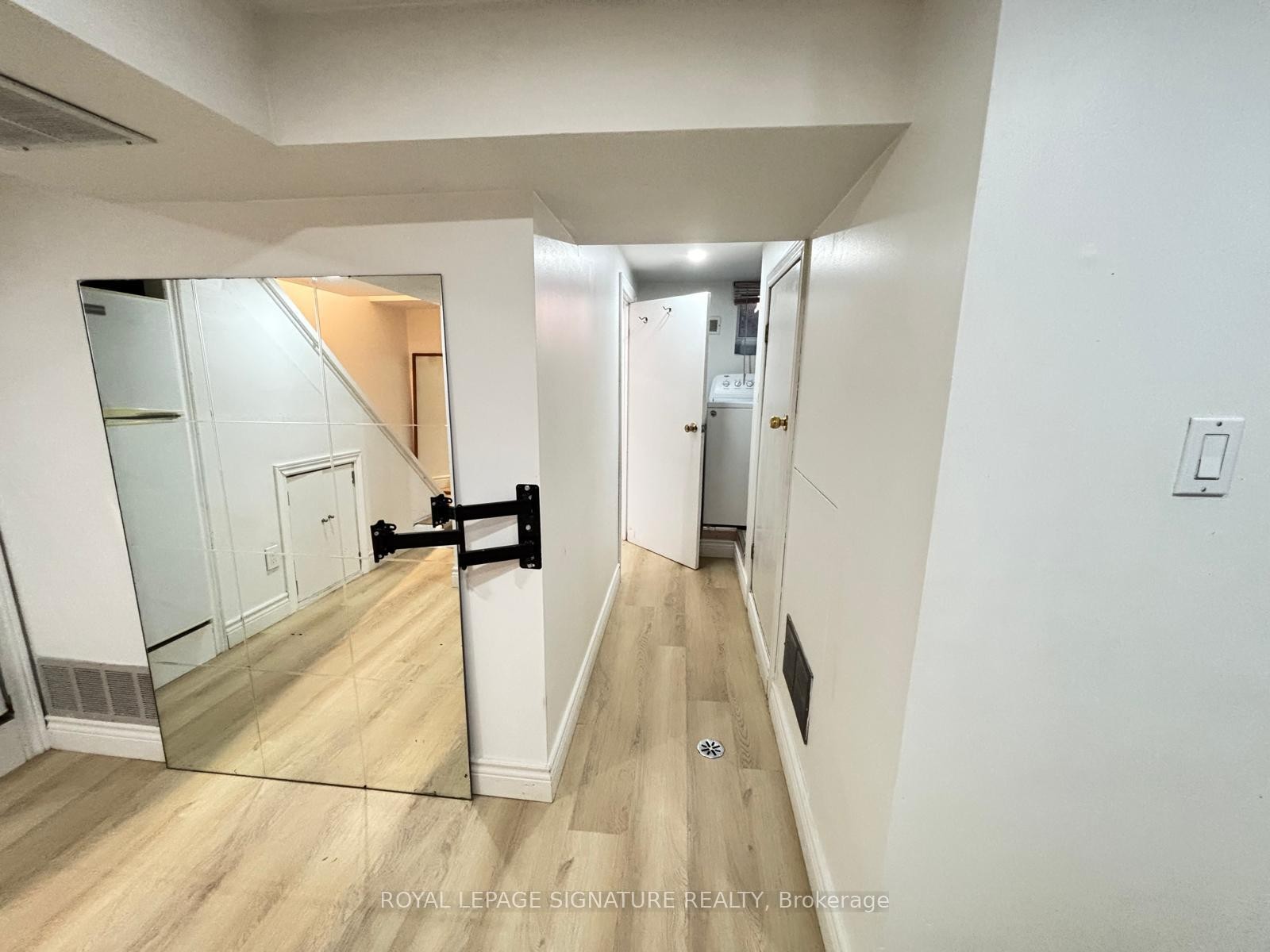 









524


Eglinton

Avenue East,
Toronto,




ON
M4P 1N6

