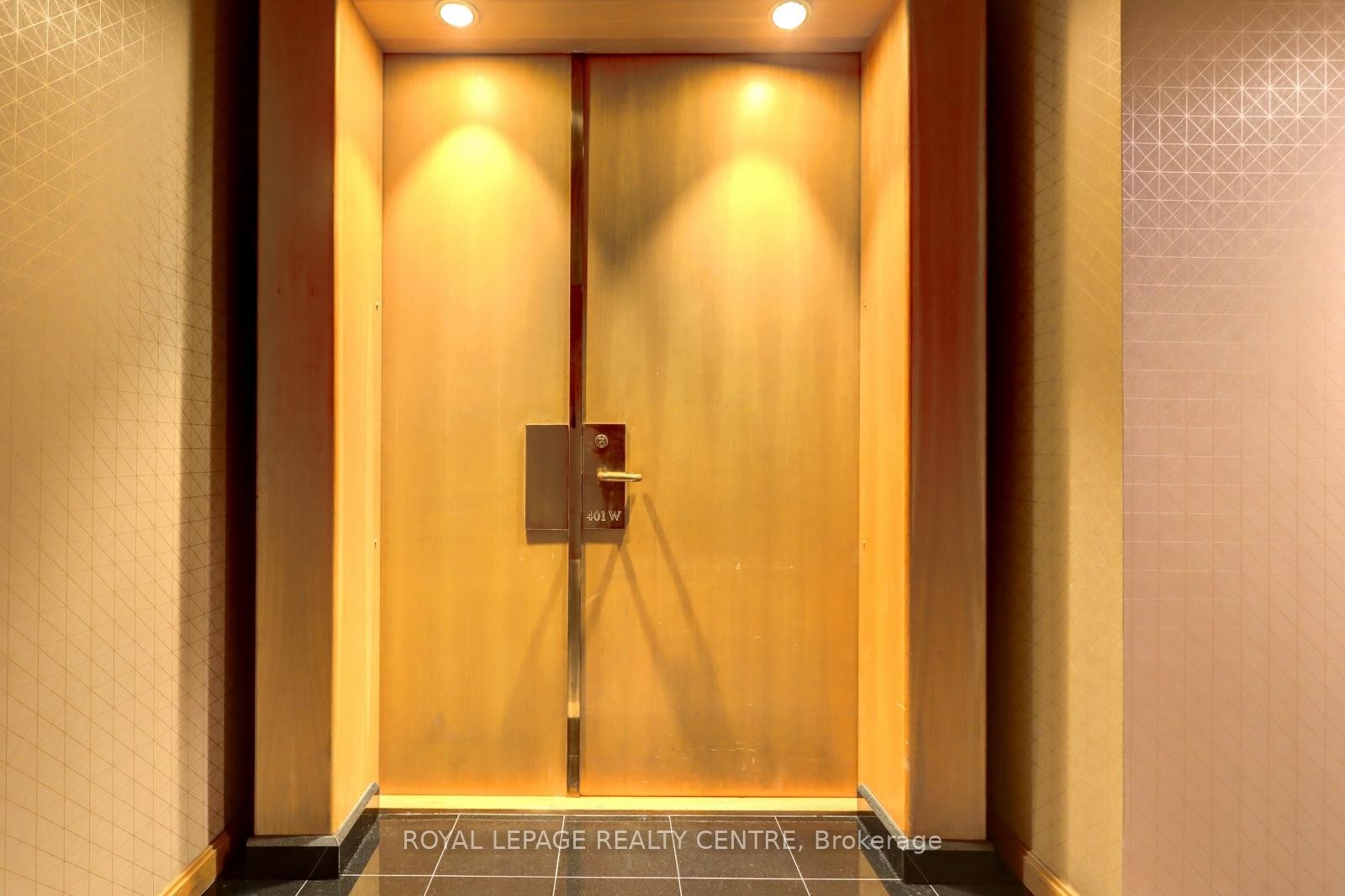 









480


Queens Quay W

N/A, 401W,
Toronto,




ON
M5V 2Y5

