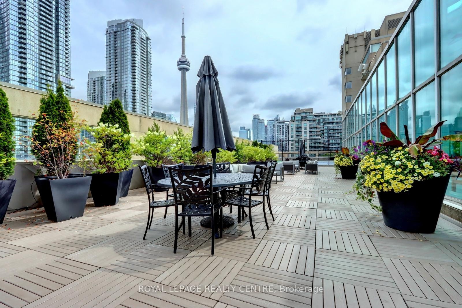 









480


Queens Quay W

N/A, 401W,
Toronto,




ON
M5V 2Y5

