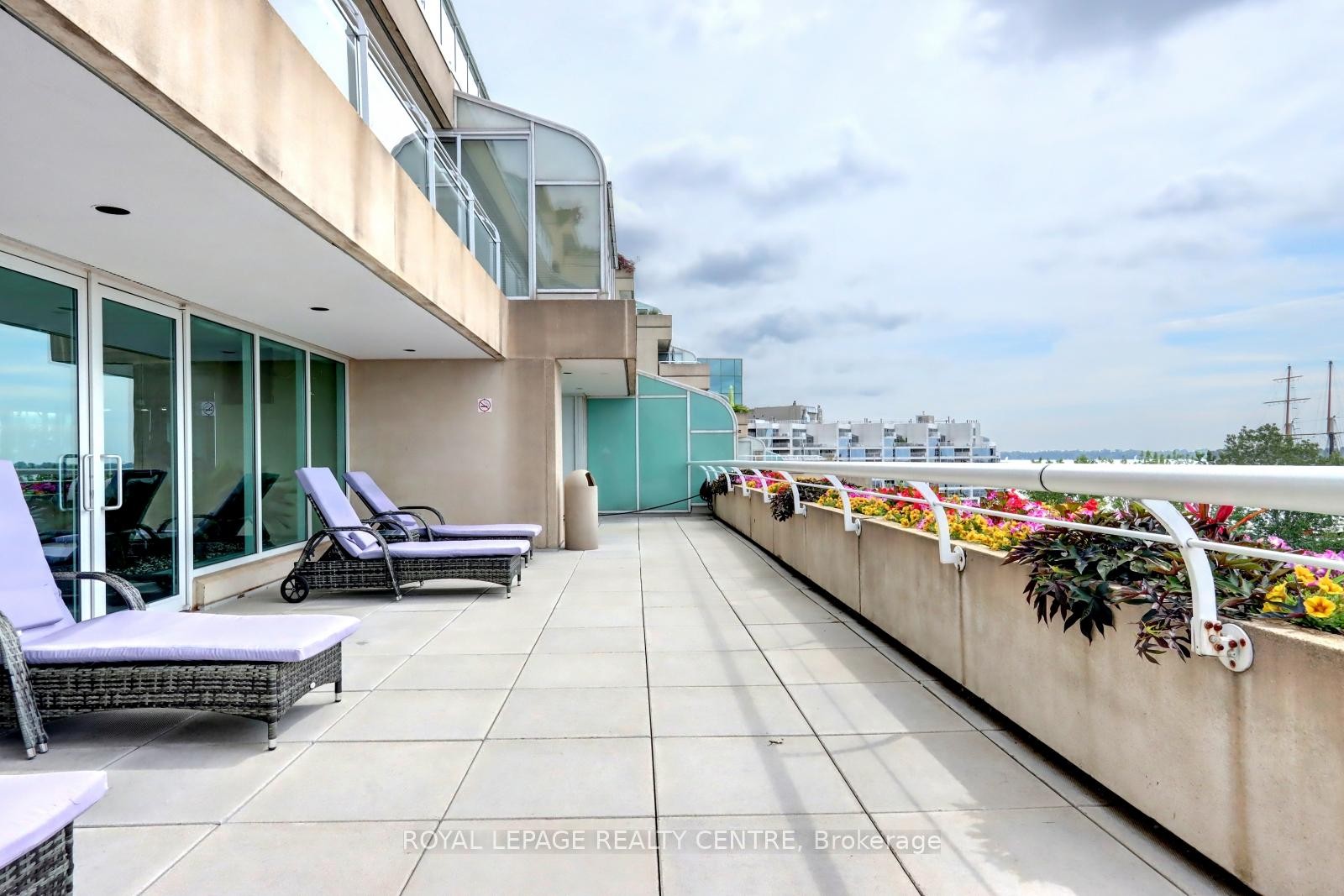 









480


Queens Quay W

N/A, 401W,
Toronto,




ON
M5V 2Y5

