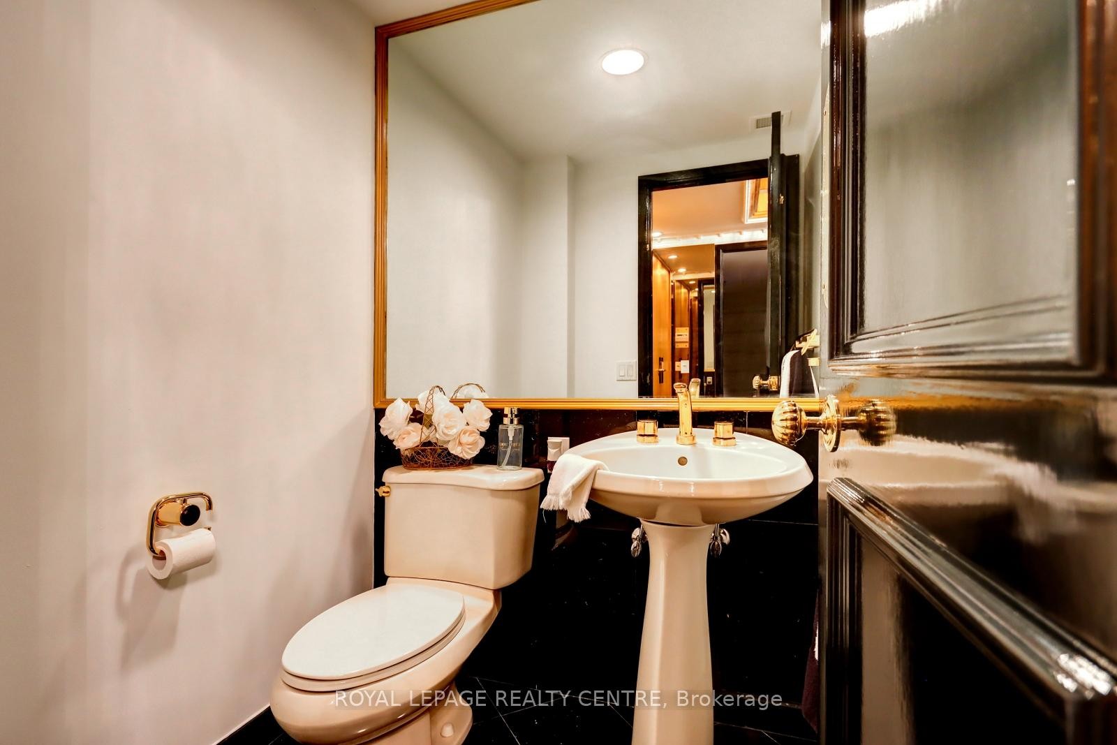 









480


Queens Quay W

N/A, 401W,
Toronto,




ON
M5V 2Y5

