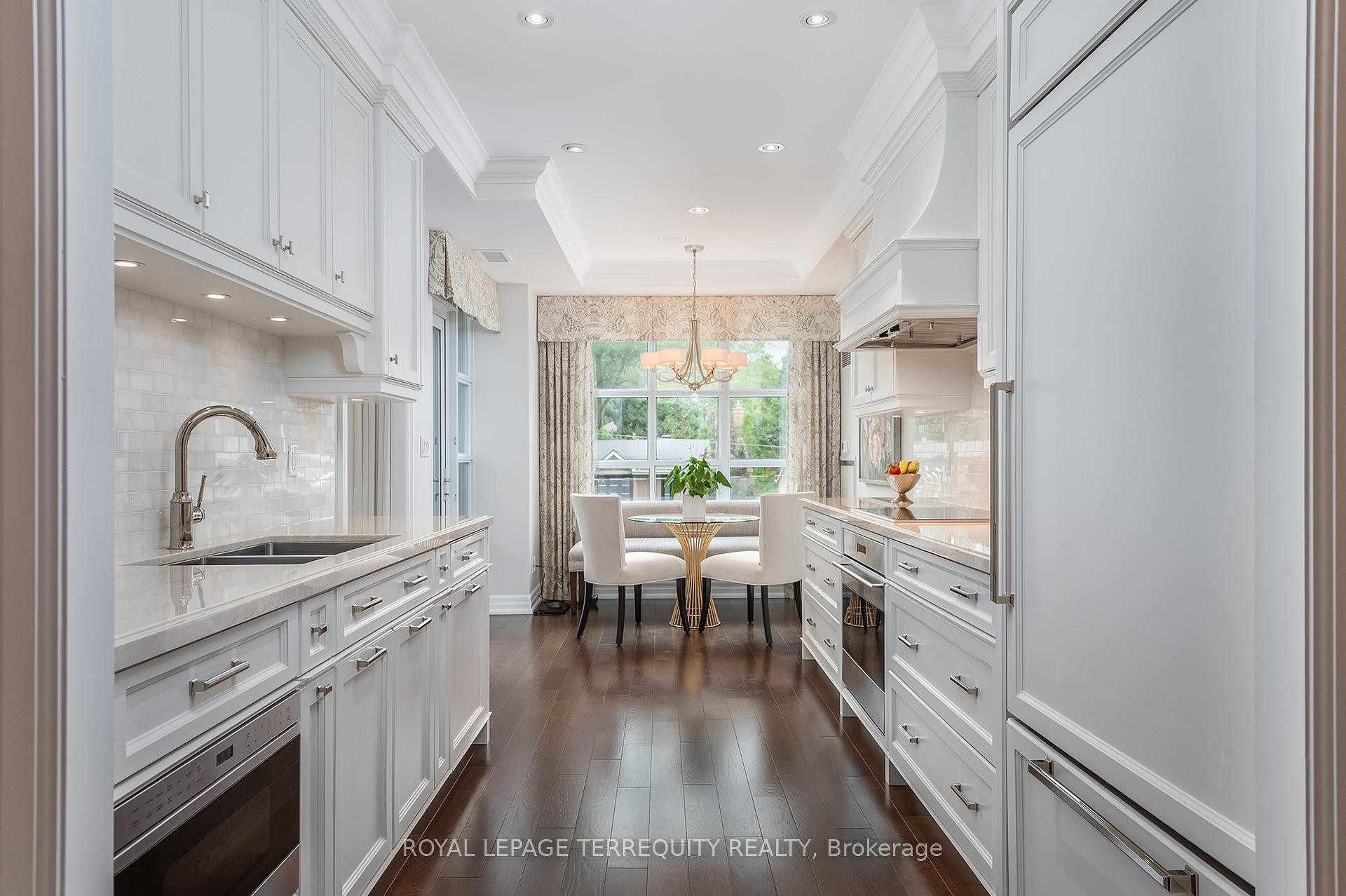 









2855


Bloor

Street West, 414,
Toronto,




ON
M8X 3A1

