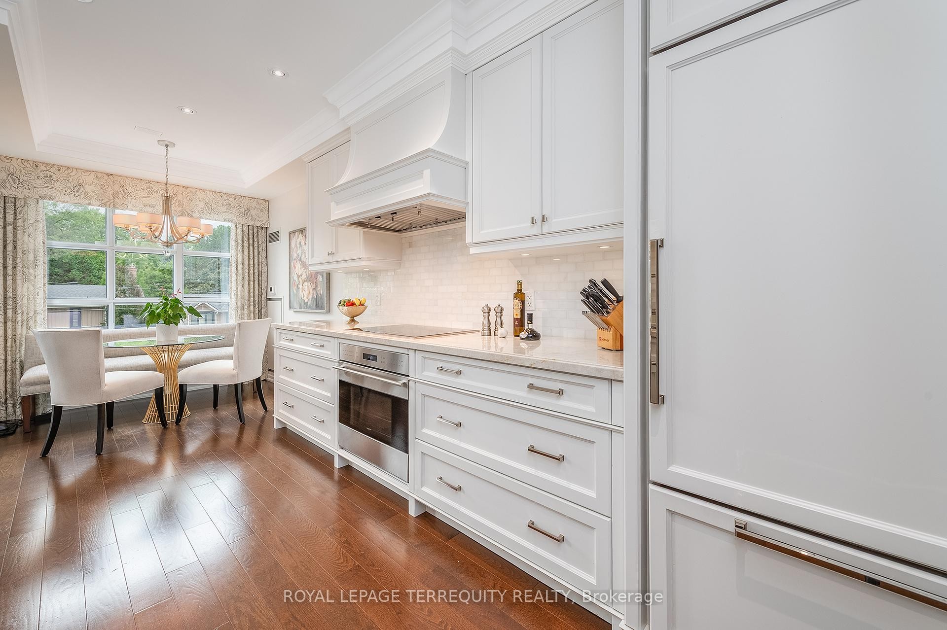 









2855


Bloor

Street West, 414,
Toronto,




ON
M8X 3A1

