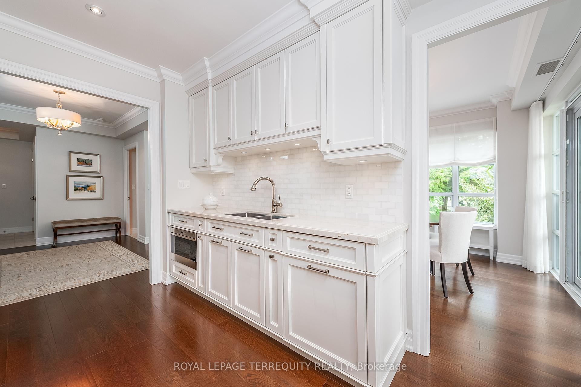 









2855


Bloor

Street West, 414,
Toronto,




ON
M8X 3A1

