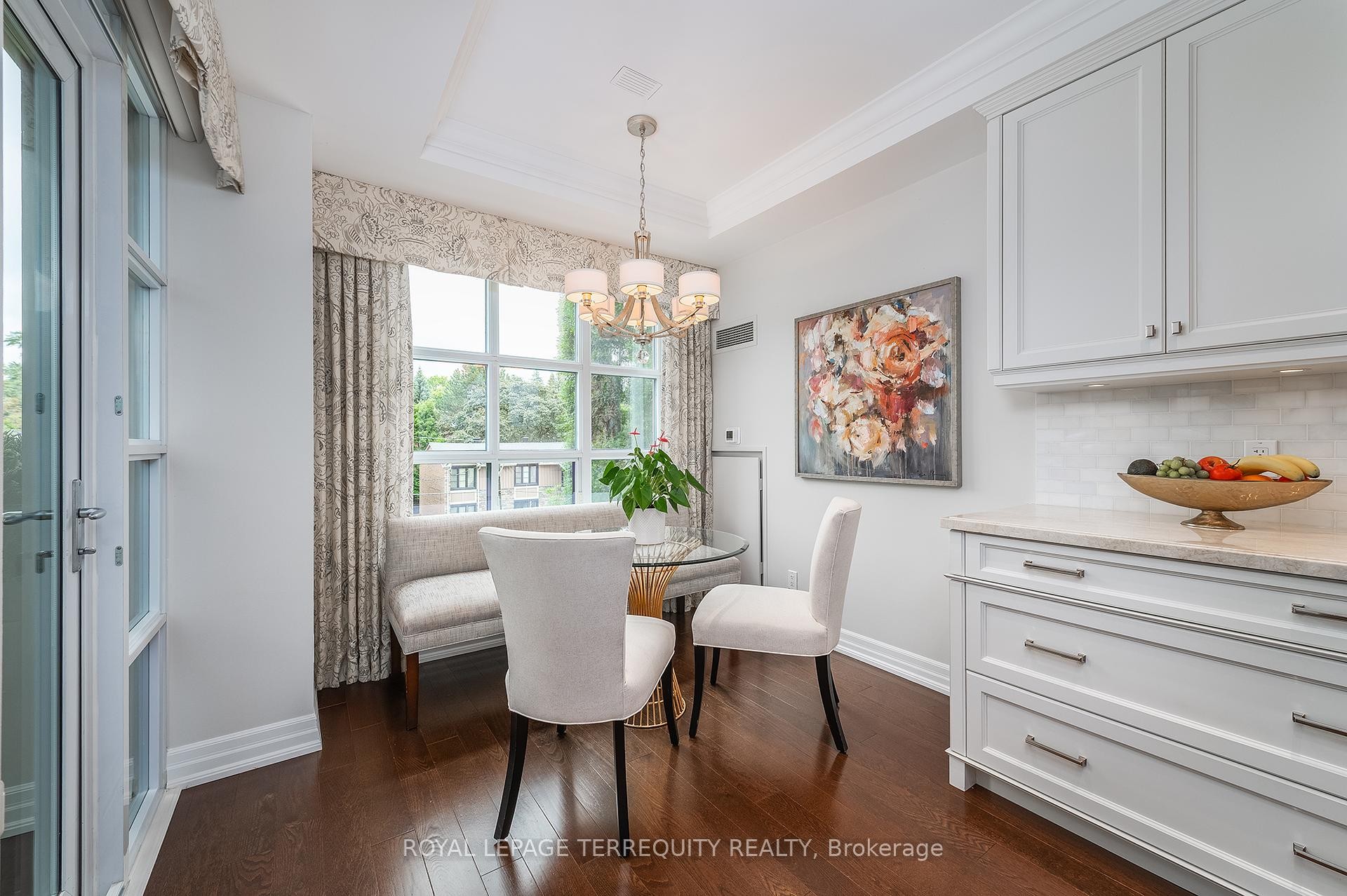 









2855


Bloor

Street West, 414,
Toronto,




ON
M8X 3A1

