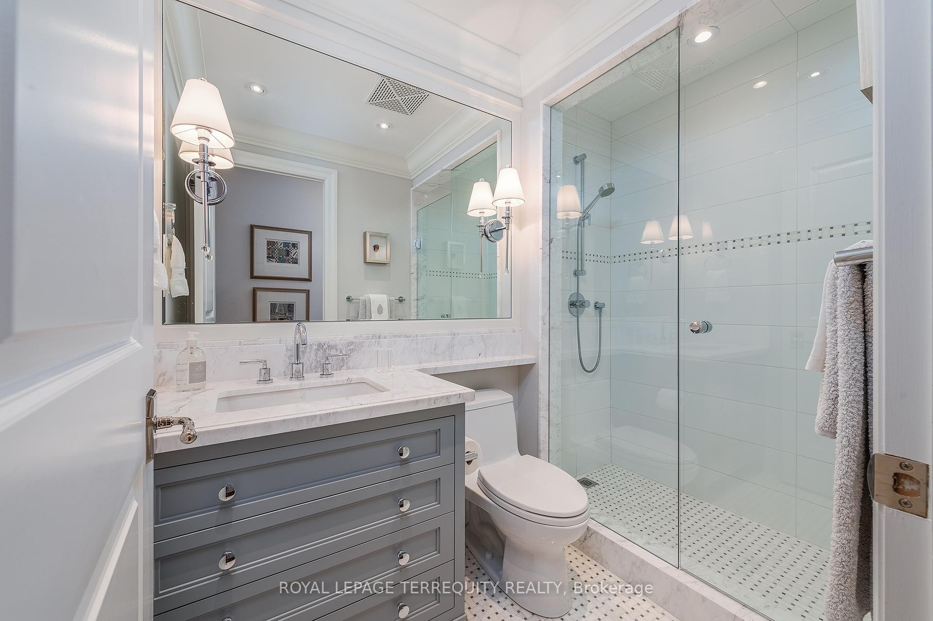









2855


Bloor

Street West, 414,
Toronto,




ON
M8X 3A1

