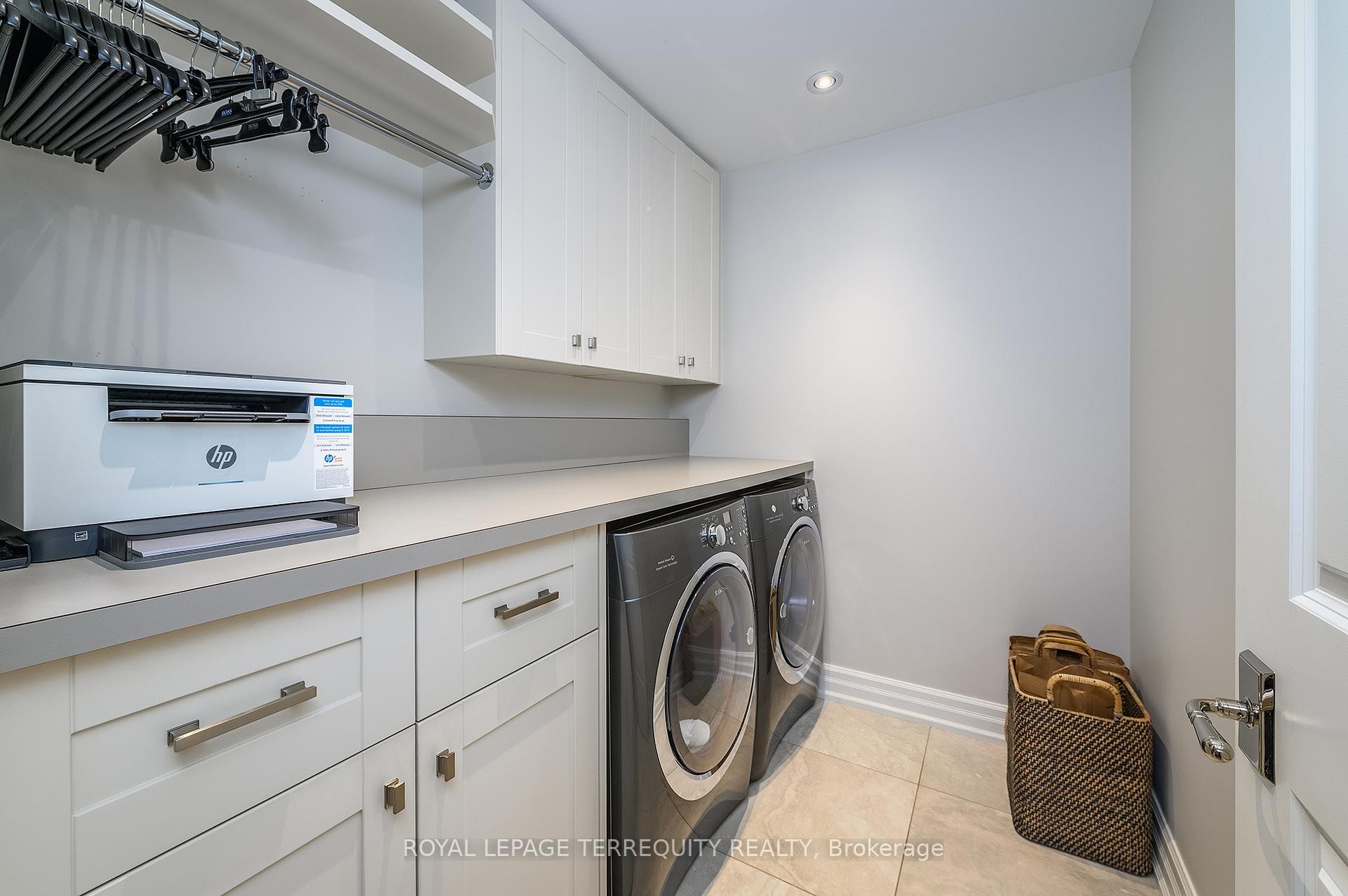 









2855


Bloor

Street West, 414,
Toronto,




ON
M8X 3A1

