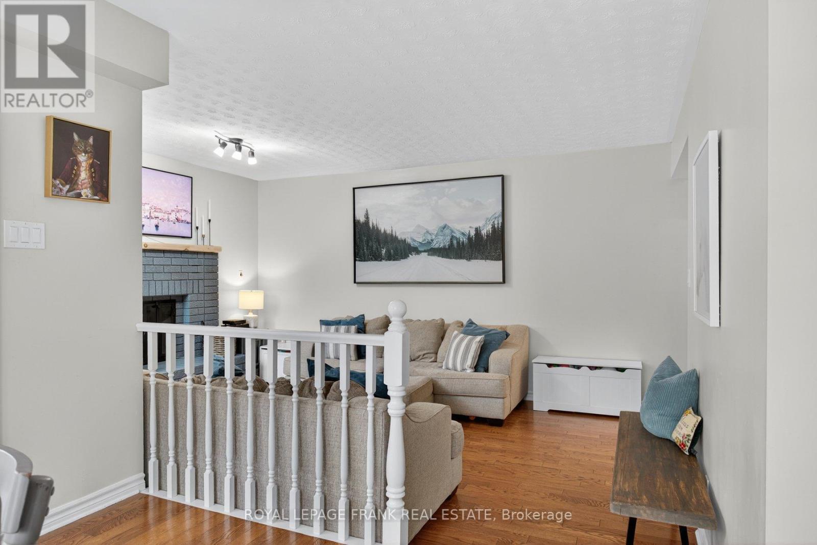 












1805 PARKWOOD CIRCLE

,
Peterborough (Monaghan Ward 2),




Ontario
K9J8C3


